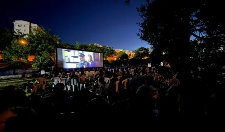 Karabağlar’da açıkhava film keyfi