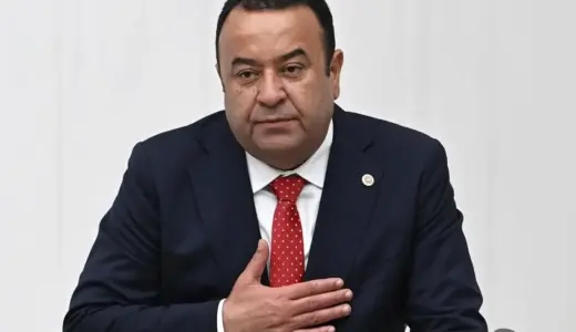 CHP’li Adnan Beker partisinden istifa etti